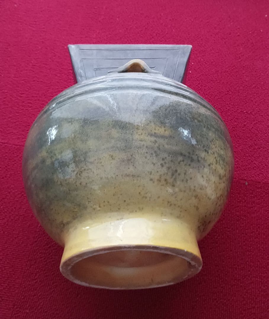 希少な花瓶　置物にも・・・