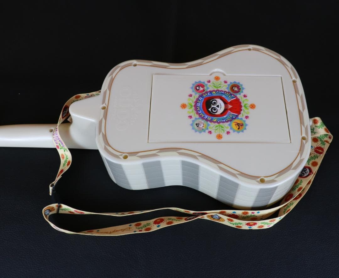 ディズニー　ピクサー　リメンバーミーCOCOギター　ポップコーンバケツ