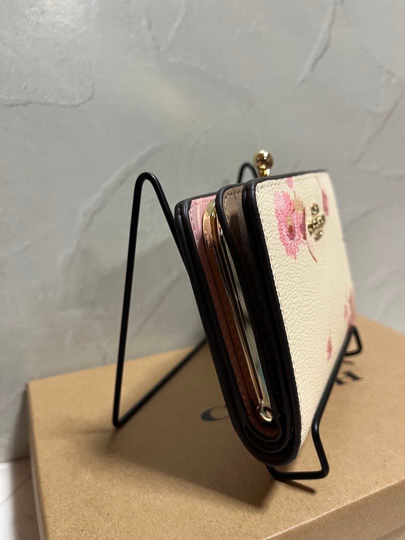 ✨️新品未使用✨️新品未使用COACH 花柄 二つ折り財布 ホワイト