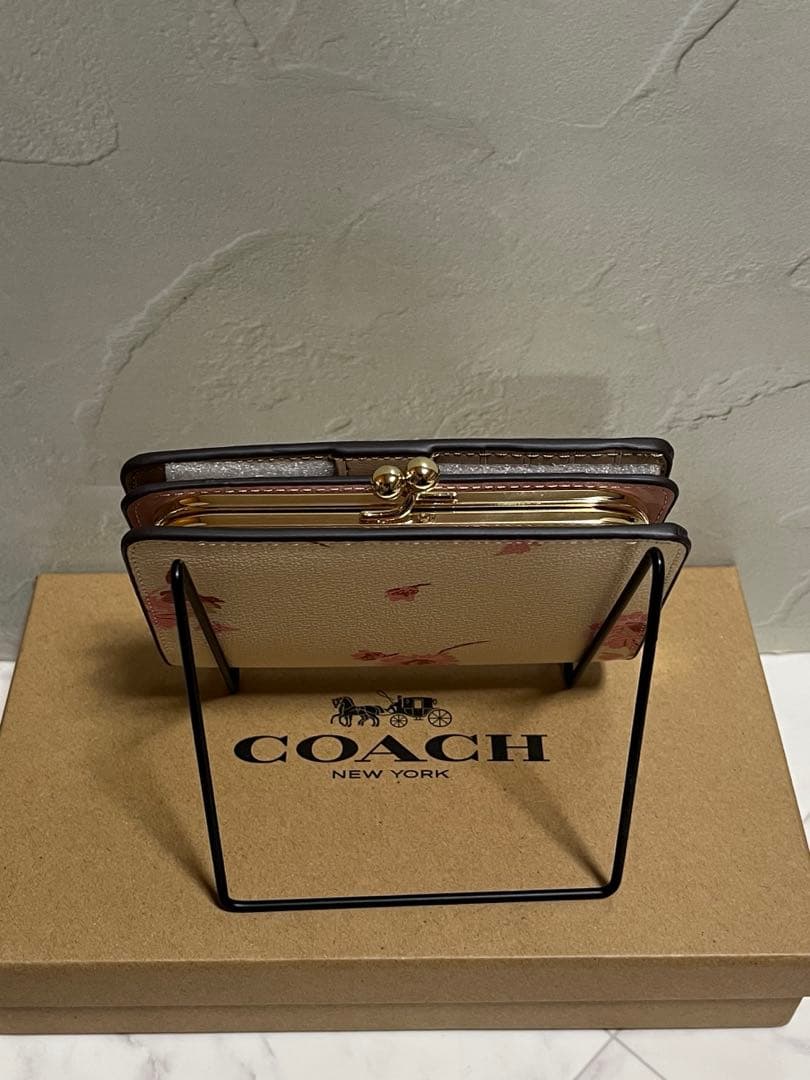✨️新品未使用✨️新品未使用COACH 花柄 二つ折り財布 ホワイト