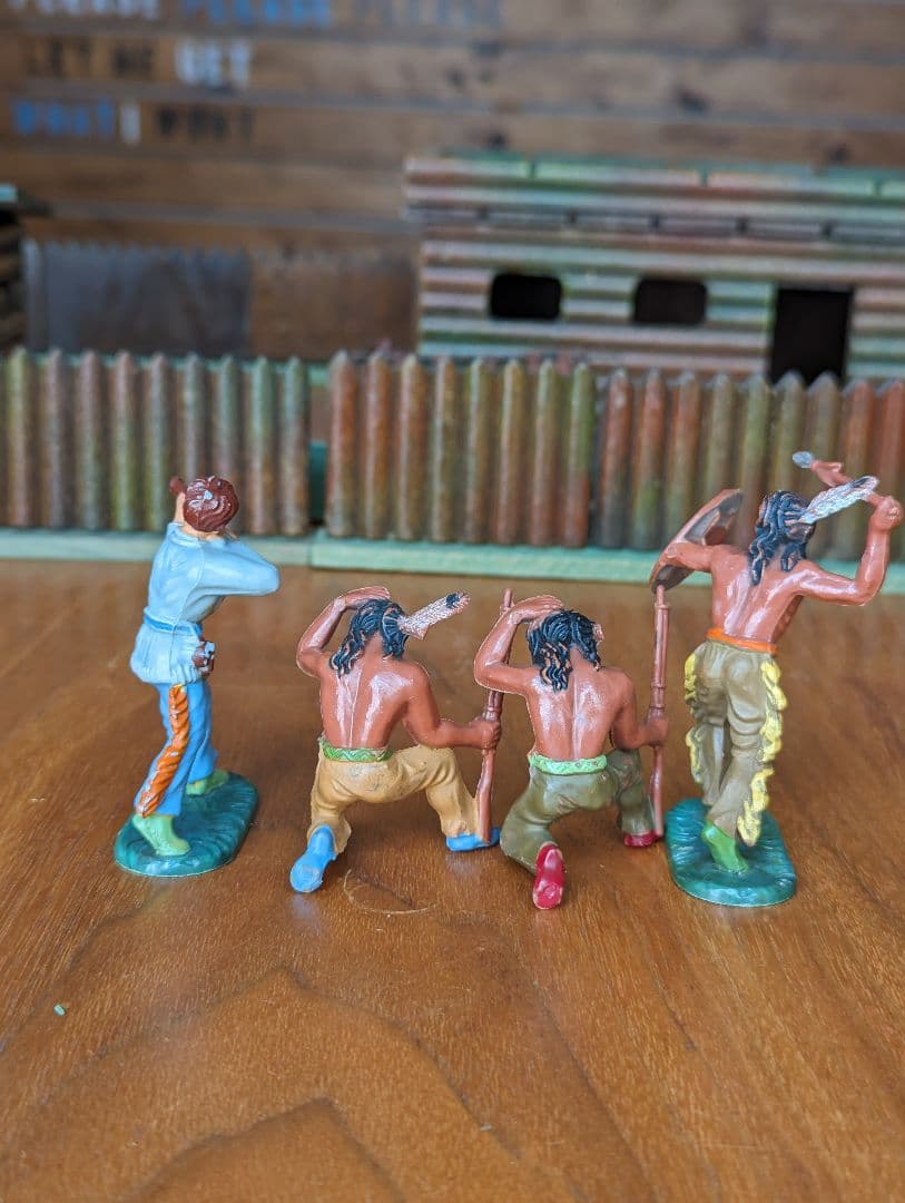 ドイツ ビンテージ　カウボーイ & インディアン フィギュア x4 フィギュア