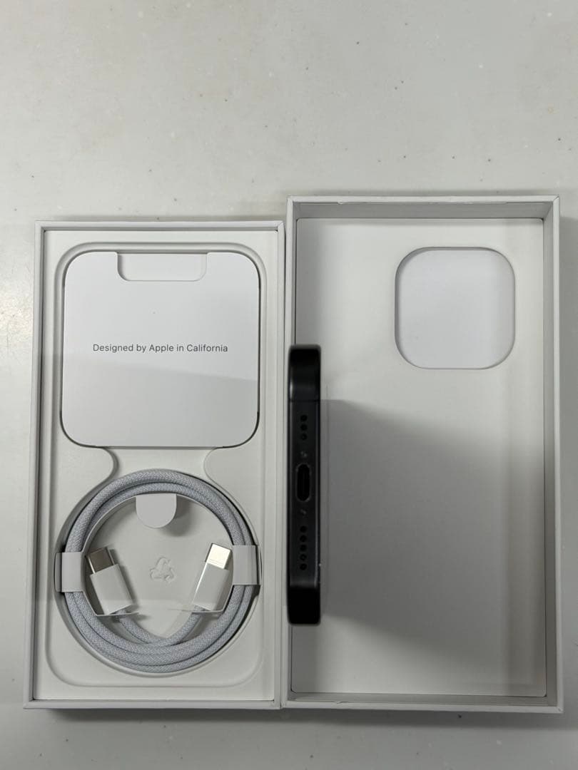 iPhone15Pro 256GB ブラックチタニウム　美品　オマケ多数あり