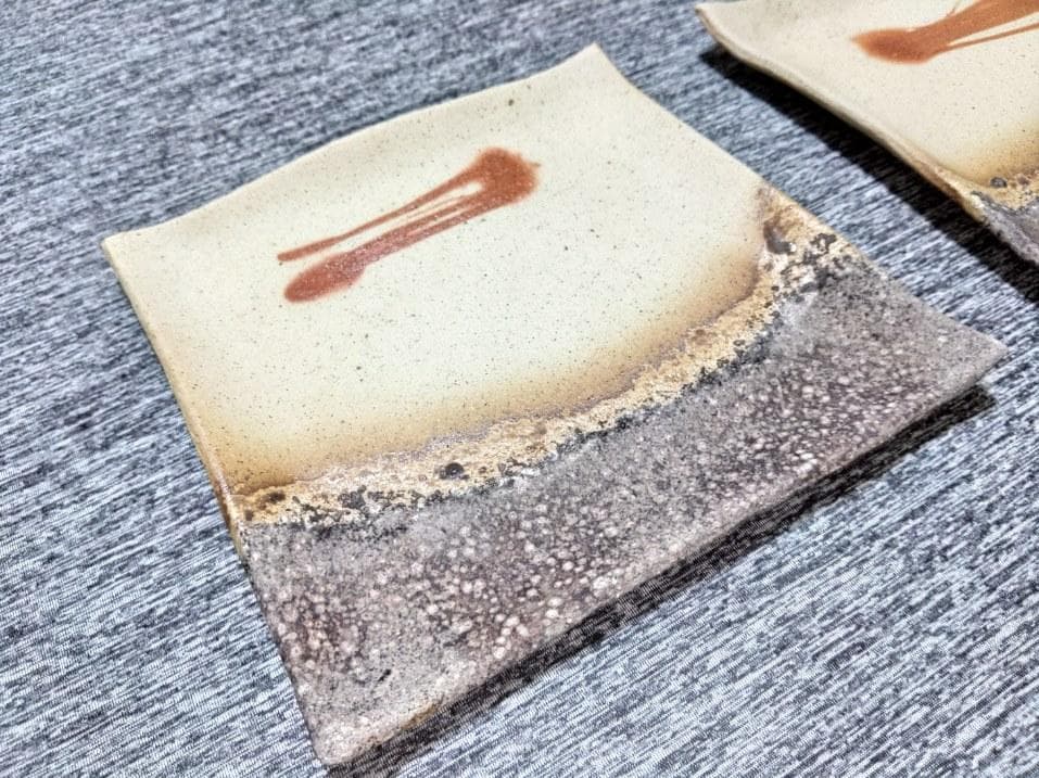 備前焼　おしゃれなデザインの平角皿２枚セット　刺身、その他料理　日本六古窯の1つ