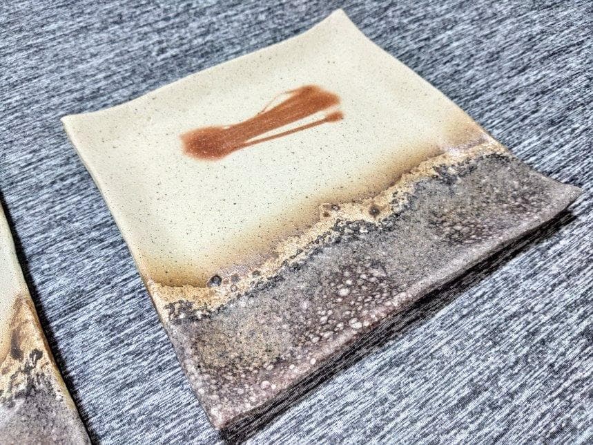 備前焼　おしゃれなデザインの平角皿２枚セット　刺身、その他料理　日本六古窯の1つ