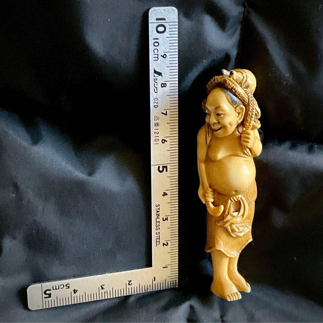 蛸に海女牙彫根付　箱付