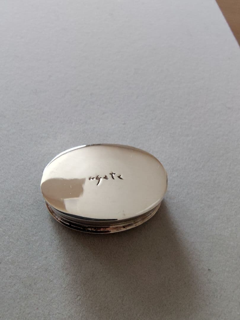 【100】agete シルバー ピルケース 非売品 ミニブック付