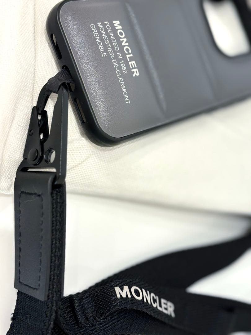 マ*ツ様 再々値下げ　MONCLER スマートフォンケース iPhone15Pr