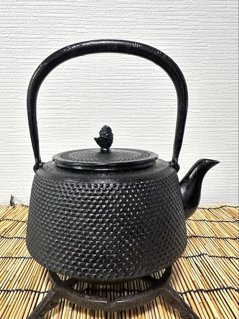 未使用品、供箱等付属品付　南部蓬榮堂造　１５型九重アラレ　南部鉄瓶　南部鉄器