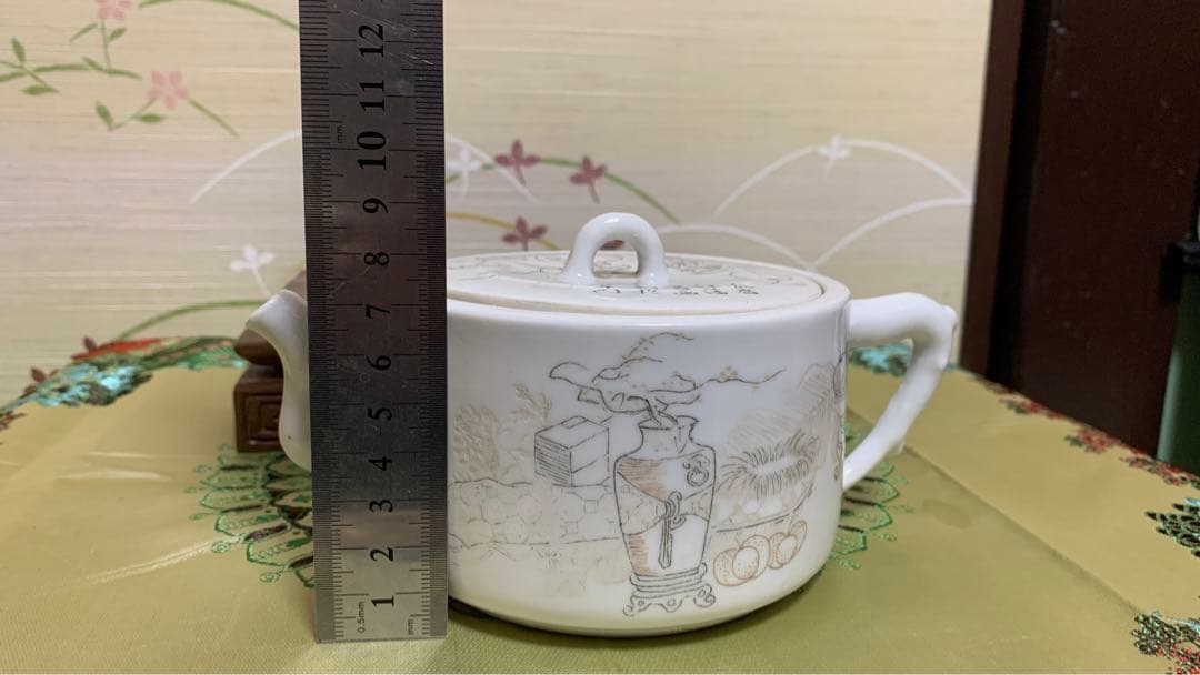 シノワズリ　中国　清朝後期　アンティーク　白磁漢詩彫り　複数落款　急須