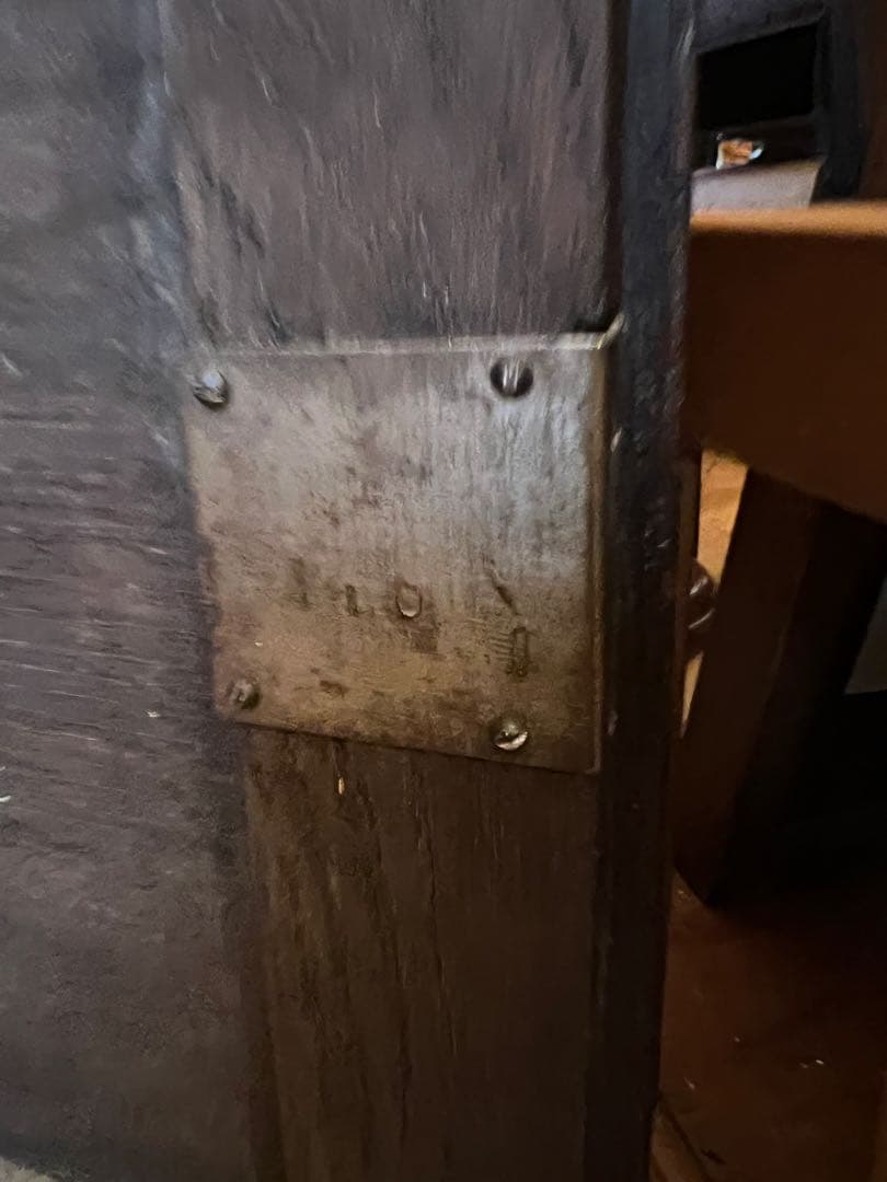 英国アンティーク木製彫刻装飾付きキャビネット