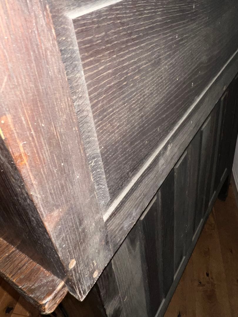 英国アンティーク木製彫刻装飾付きキャビネット