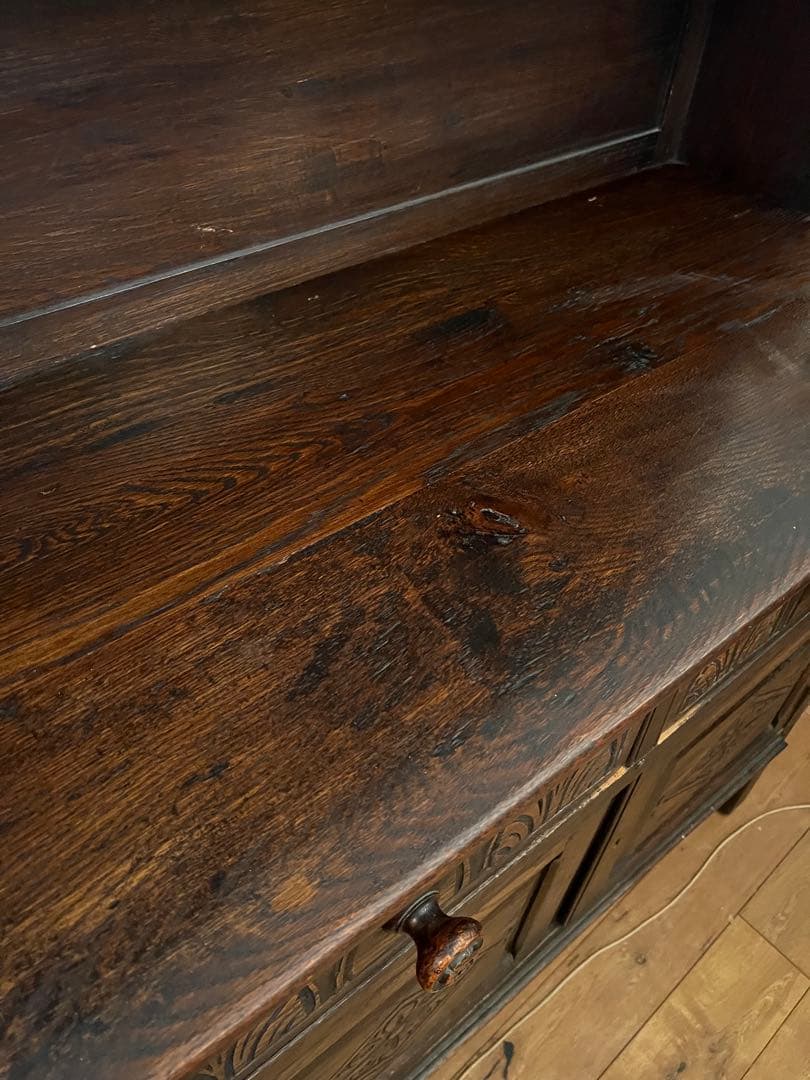 英国アンティーク木製彫刻装飾付きキャビネット