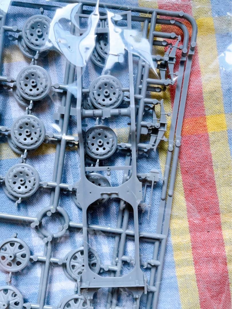 サイバーホビー 1/35 8トンハーフトラック w/3.7cm FLAK43