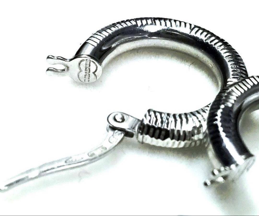 UNOAERRE ウノアエレ　k18WGフープピアス