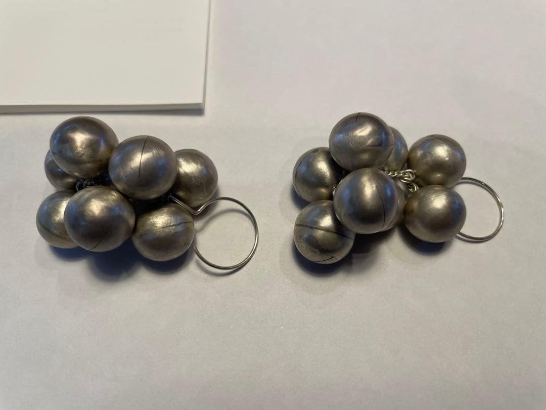 【8uede 】スウェード　シルバー、鈴のピアス　Cosuzu Earcuff