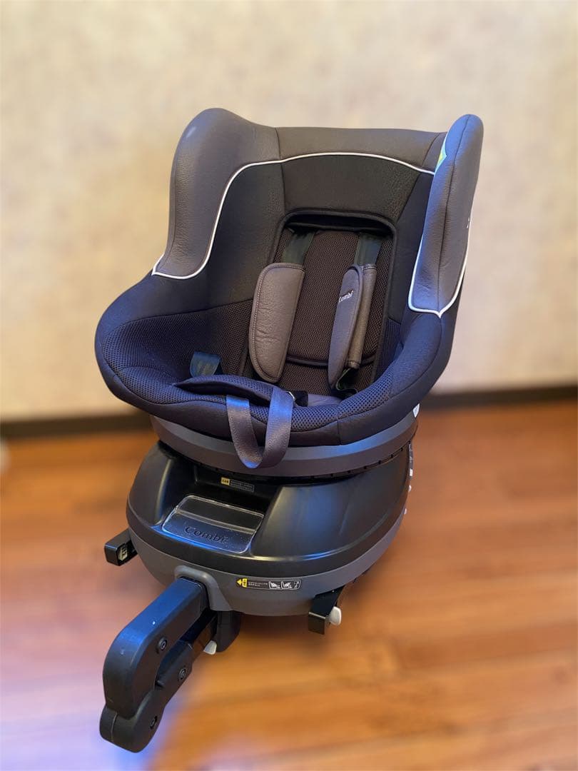 Combi コンビ　西松屋　チャイルドシート　ネセルターン