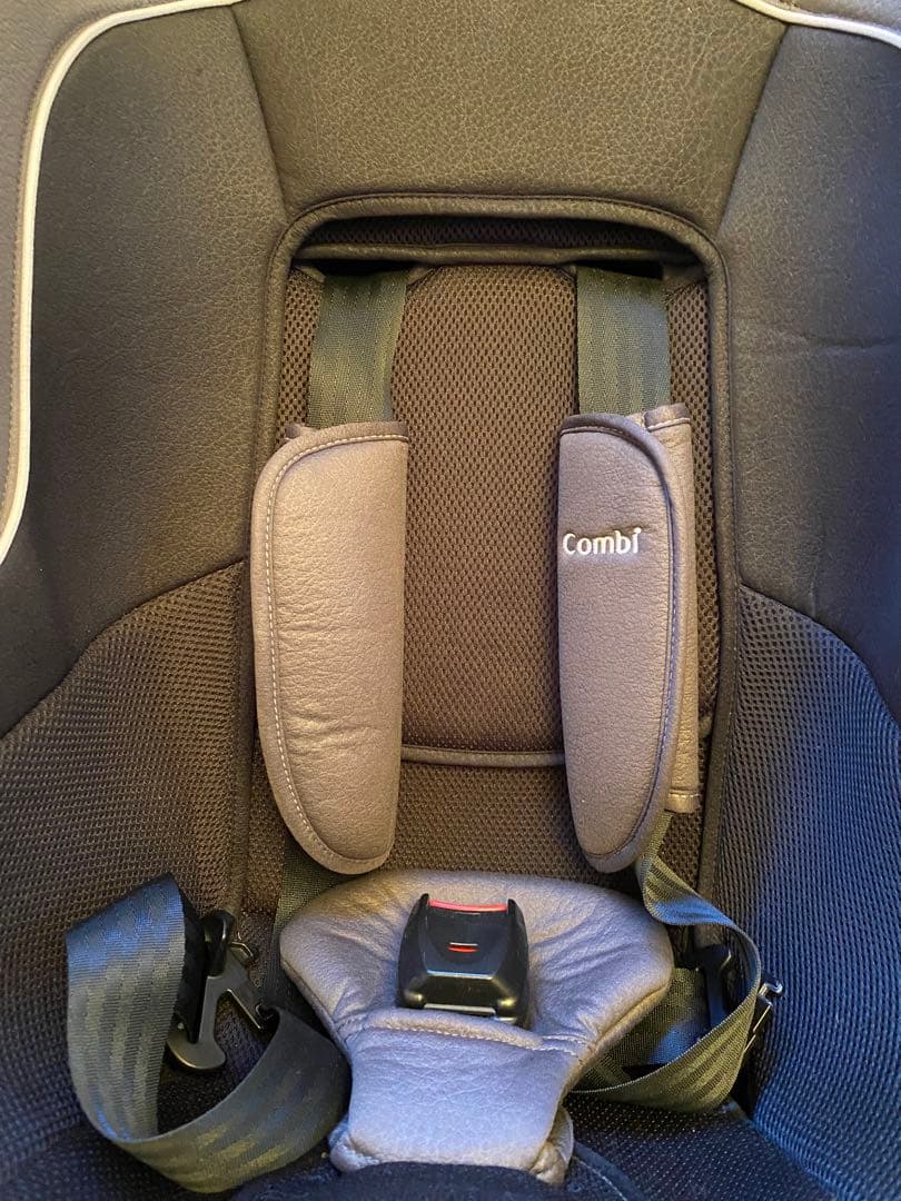 Combi コンビ　西松屋　チャイルドシート　ネセルターン