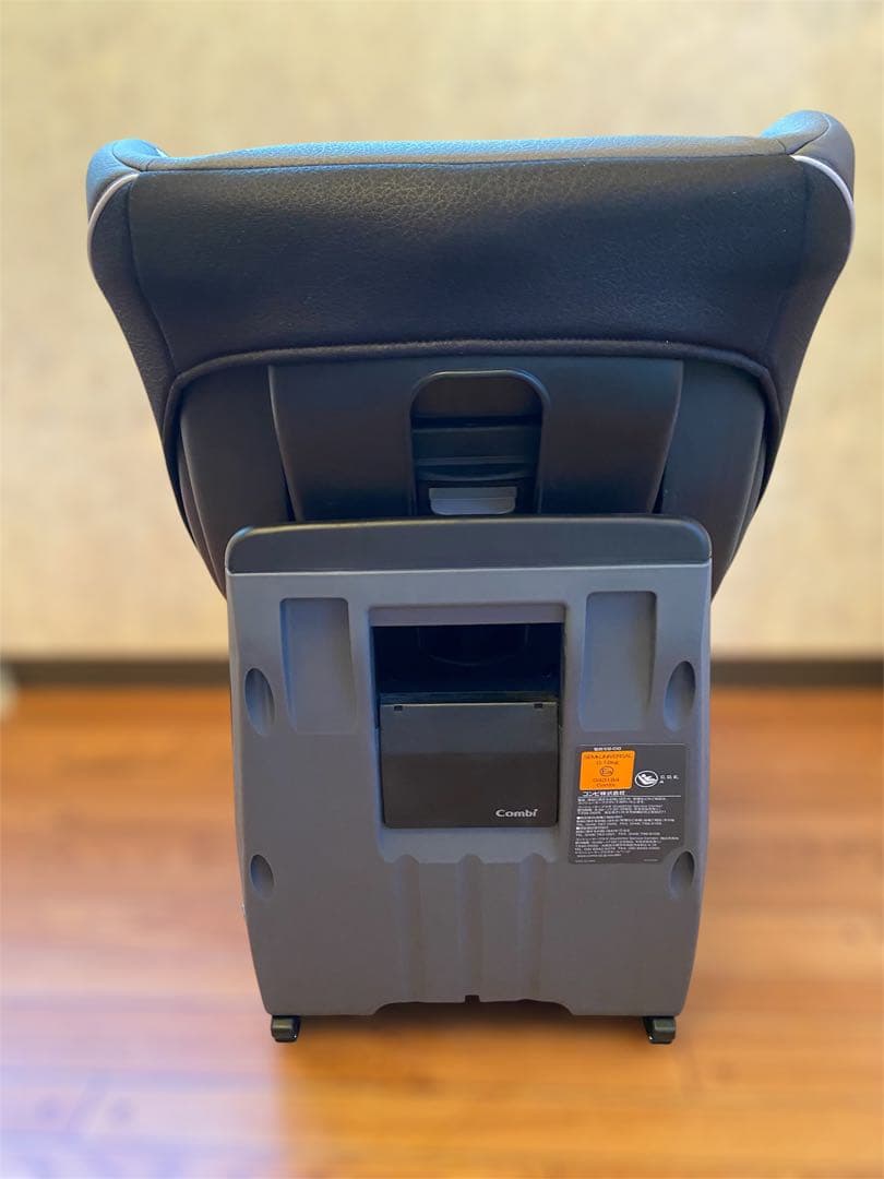 Combi コンビ　西松屋　チャイルドシート　ネセルターン