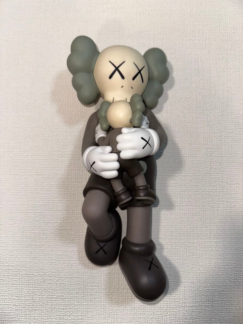 【値下げ済み】KAWS（カウズ） HOLIDAY SINGAPORE ブラウン