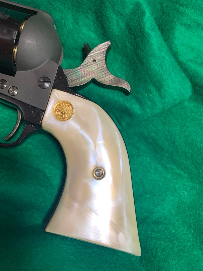モデルガン　COLT SINGLE ACTION AREMYパール仕上グリップ