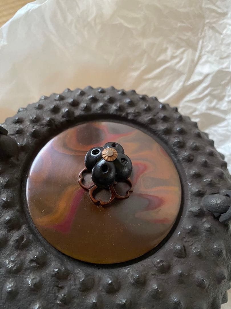 鉄瓶 鬼霰　鋳師　金森紹栄氏作　共箱入