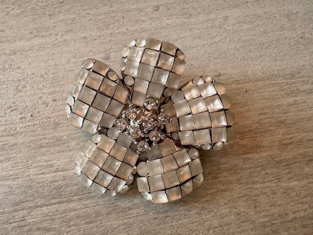 FOXEY フォクシー お花 ブローチ ホワイト 美品 袋付き