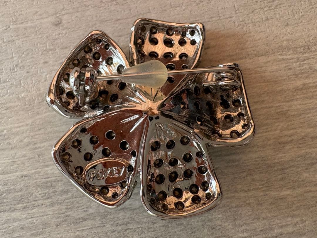 FOXEY フォクシー お花 ブローチ ホワイト 美品 袋付き