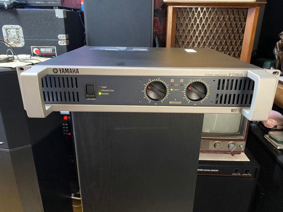 ヤマハパワーアンプ　YAMAHA P-2500S