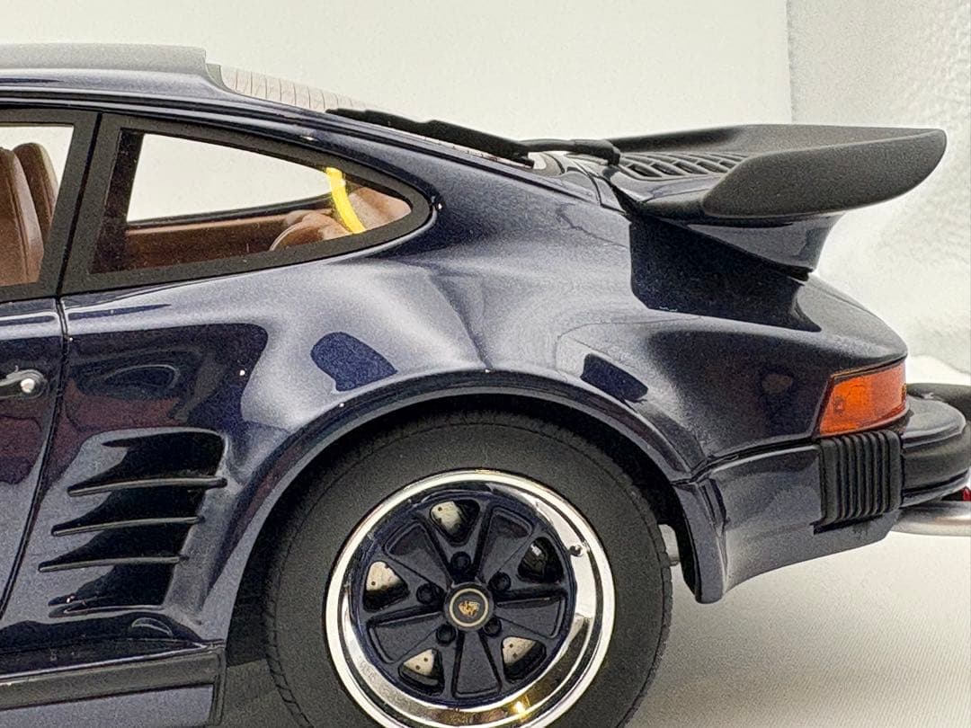 ミニカー Porsche930Turbo Slant Nose896/1000 1/18