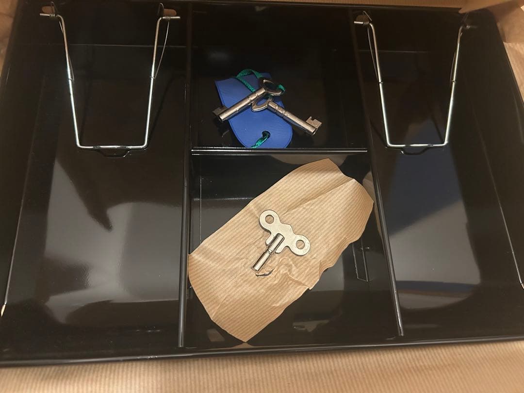 黒色手提げ金庫 盗難予防警鈴レトロ アンティーク金庫《黒色は三つしかありません》