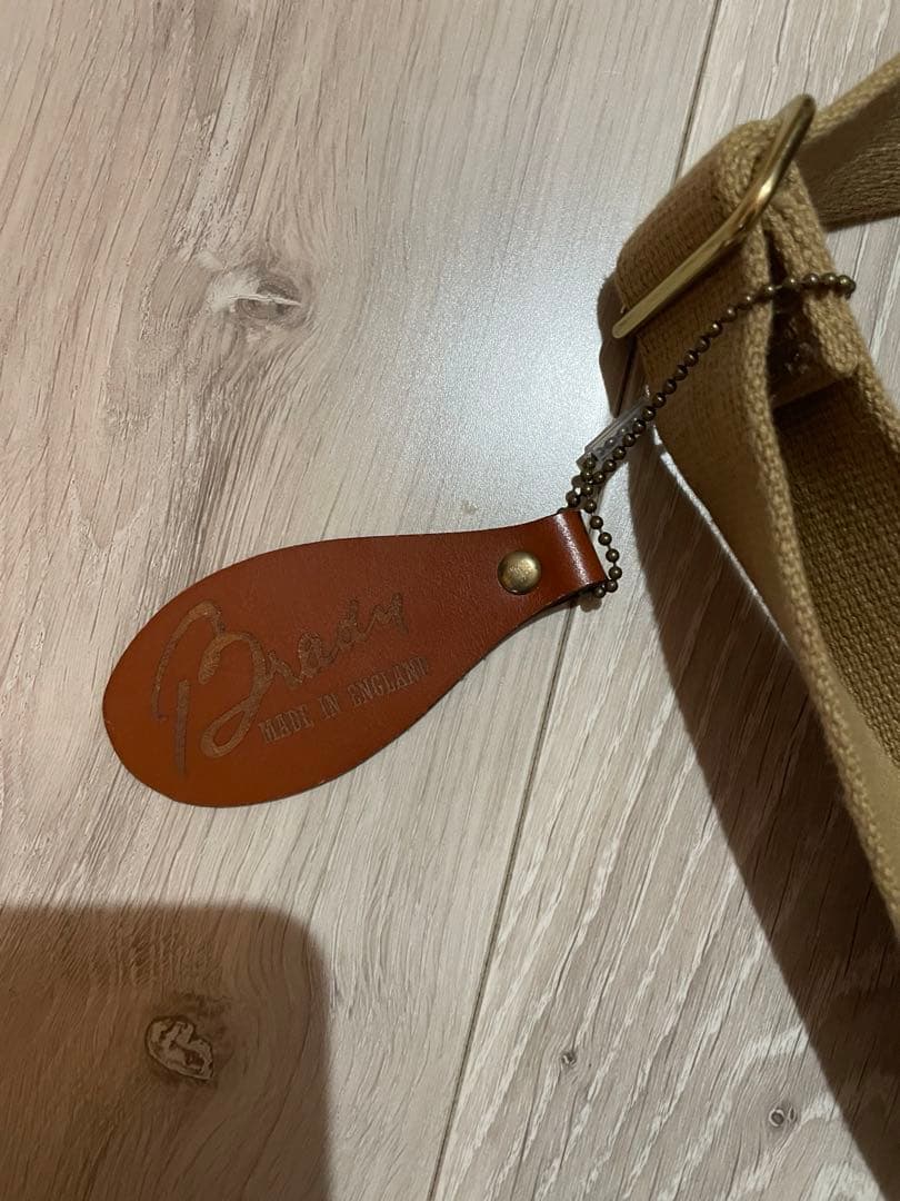 brady ブレディ　AVON カーキ　bshop