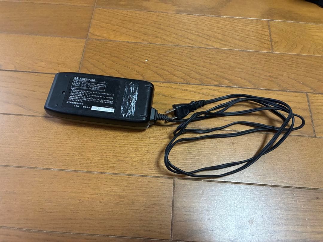 【vhs-c 稼働品】ビデオカメラ 付属品・説明書付き（再生のみ）