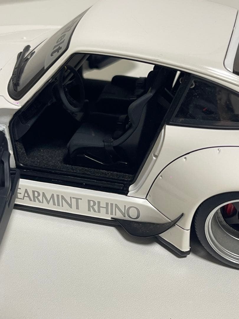 AUTOart オートアート　1/18 ポルシェRWB 993