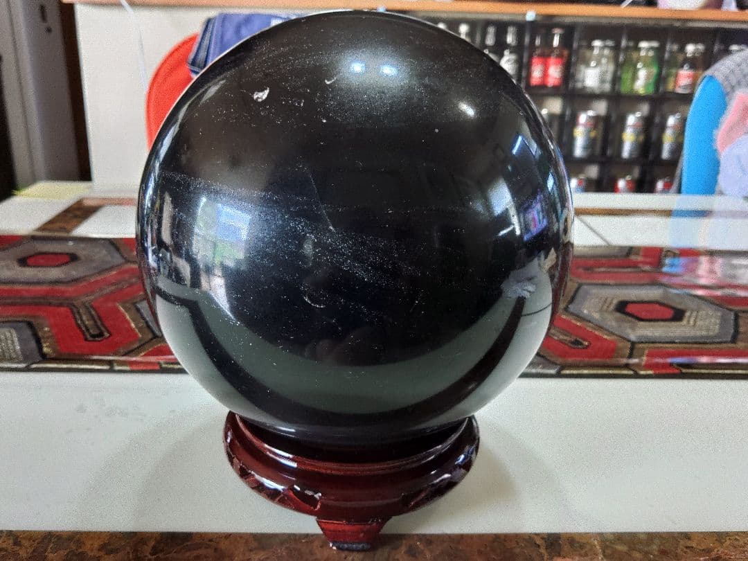 ブラックストーン　自然石　まん丸石　かわいい黒石　漆黒の岩石　ピカピカ黒丸石