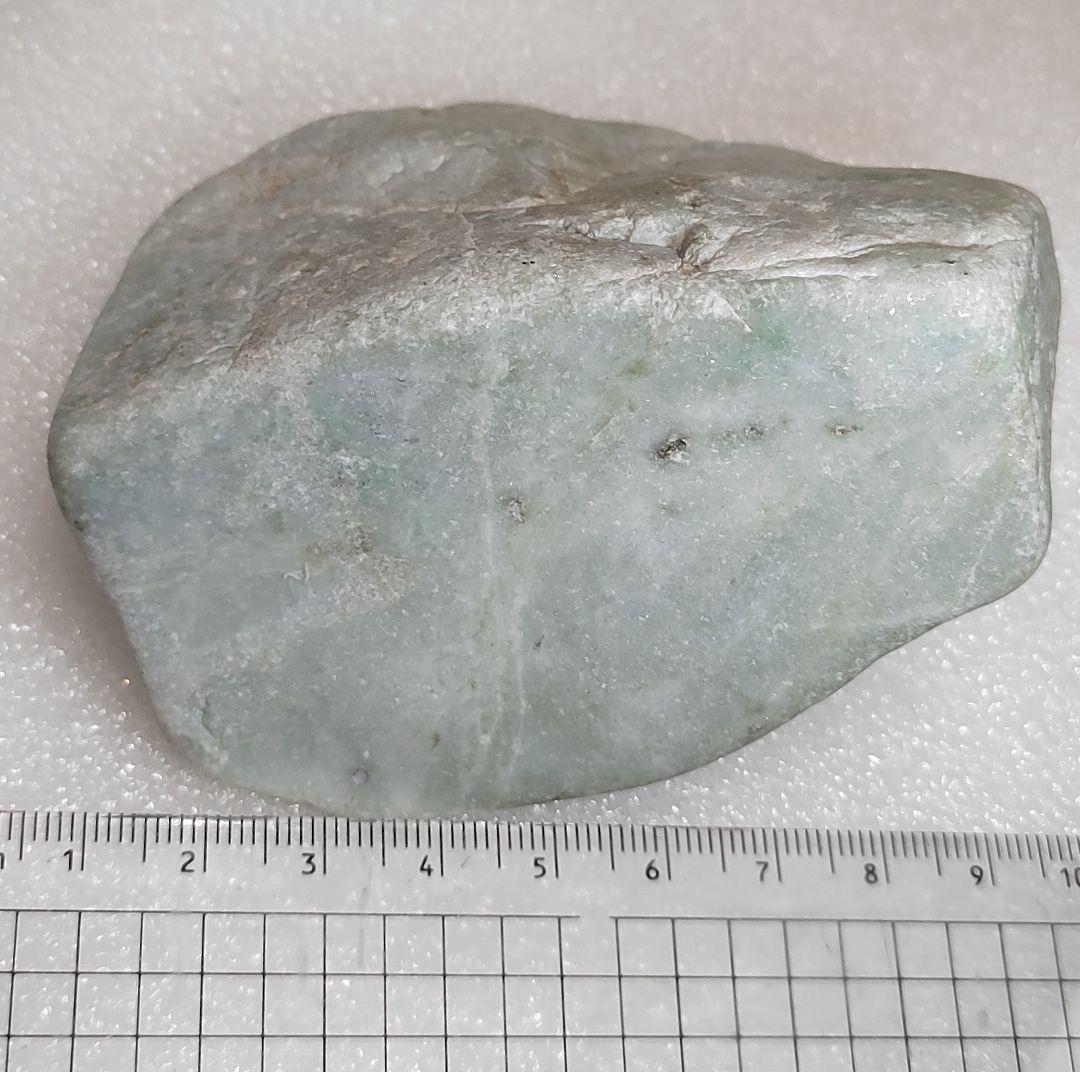 糸魚川産 翡翠原石 糸魚川らしい優しい雰囲気の翡翠原石 A貨です。416g