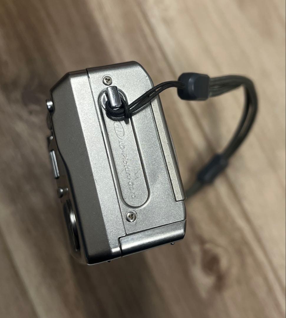 ジャンク品　FUJIFILM デジタルカメラ　F810 FinePIx