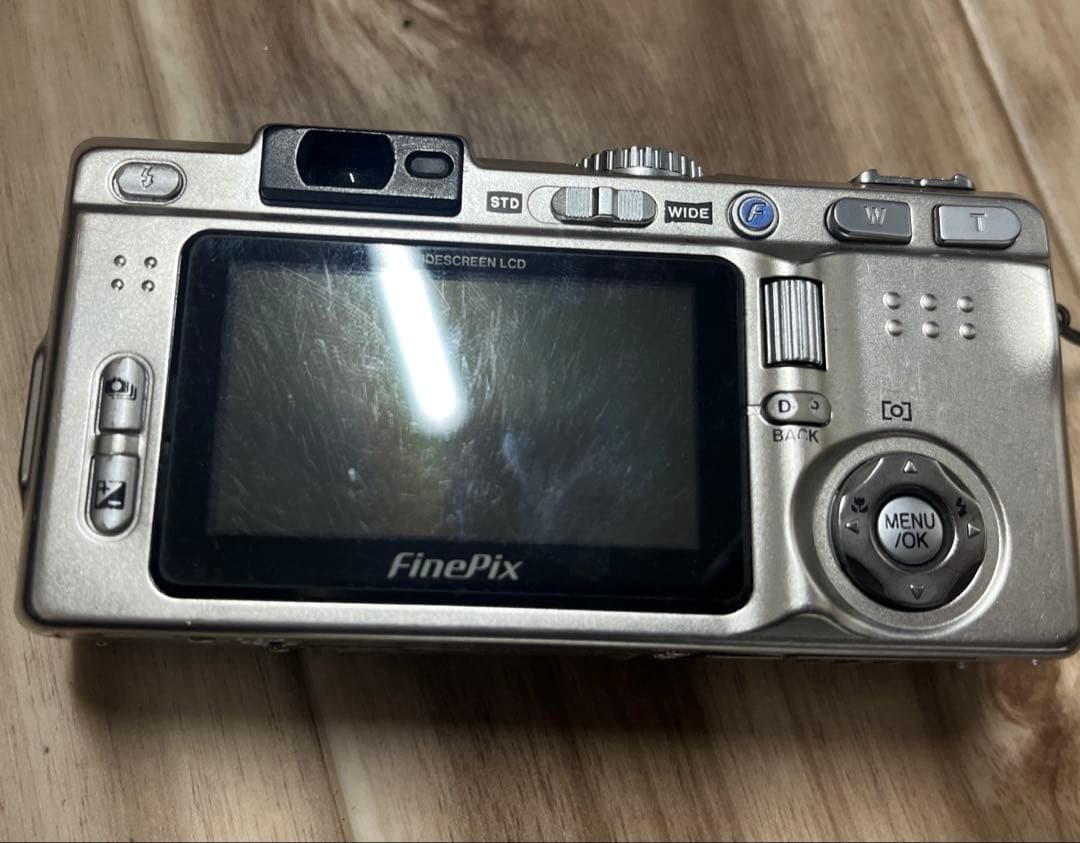ジャンク品　FUJIFILM デジタルカメラ　F810 FinePIx