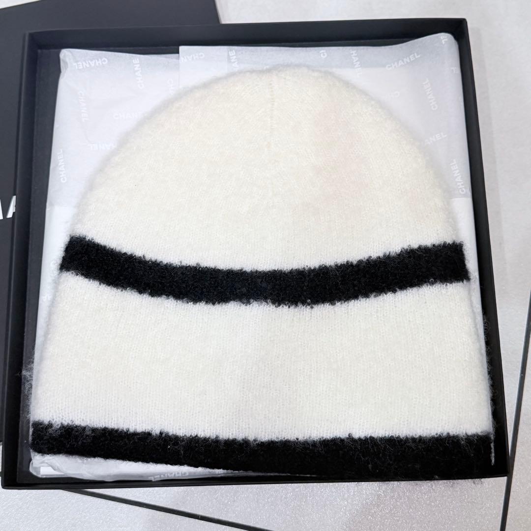 [美品]CHANELカシミヤビーニー2024AW白黒ロゴ　箱・タグ・証明書付