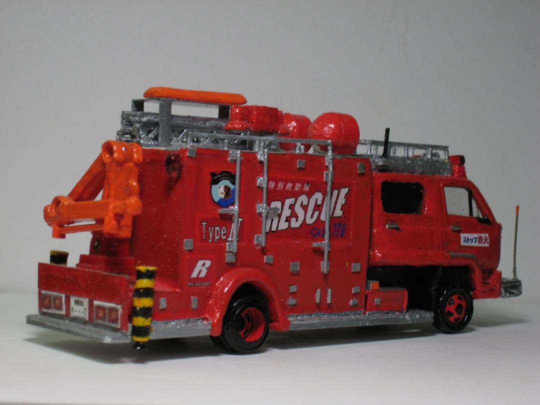 トミカ改造　自作品 2代目いすゞフォワードⅡ型救助工作車