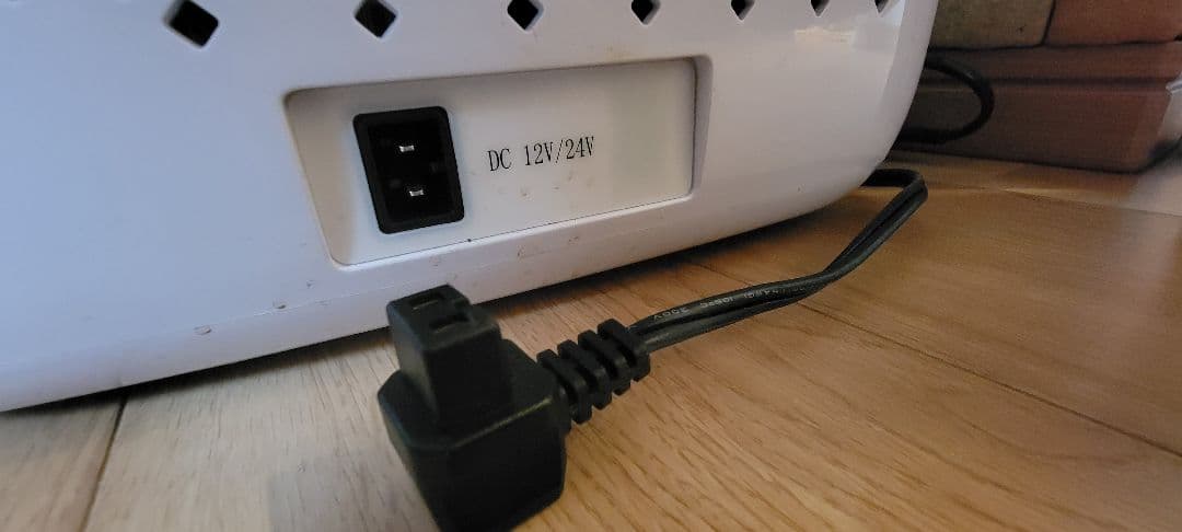 シガー電源付き！ポータブル冷蔵庫　YINO life