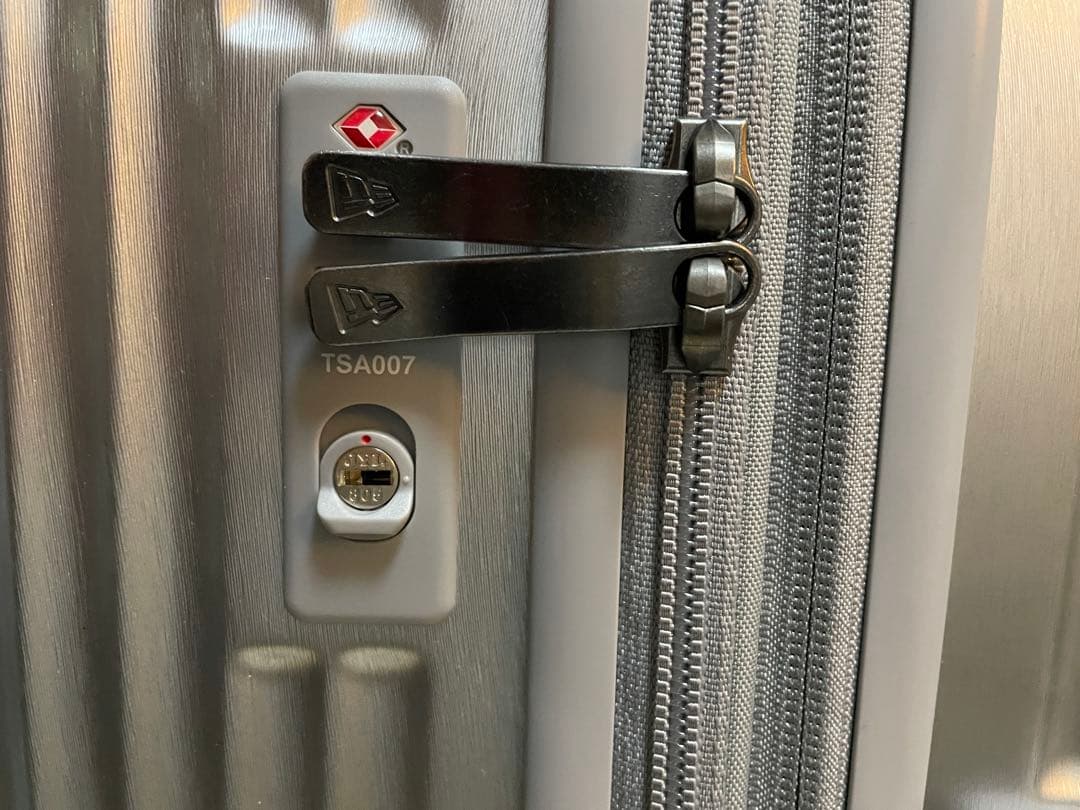 NEW ERAキャリーケース 60-66Lシルバー