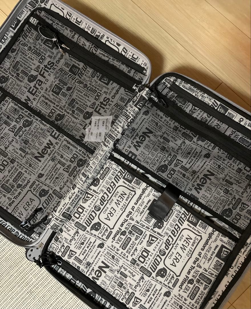 NEW ERAキャリーケース 60-66Lシルバー