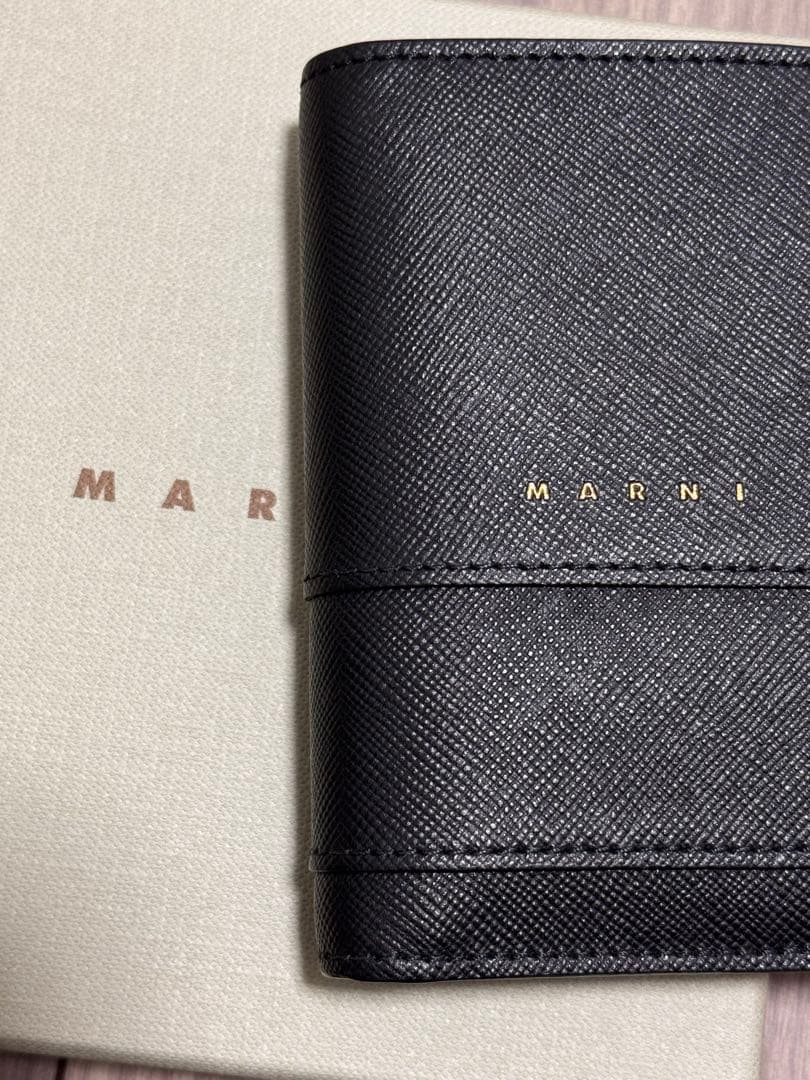 MARNI 2つ折り財布