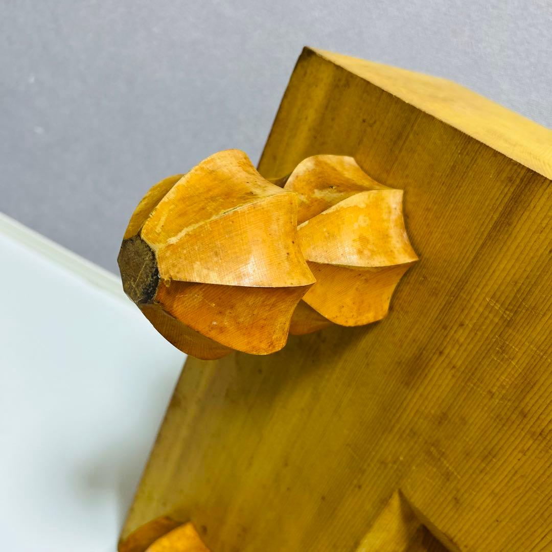 【送料無料】高級 国産 極厚 5.7寸 囲碁 本榧 柾目 目が繊細 ヘソ 脚付き