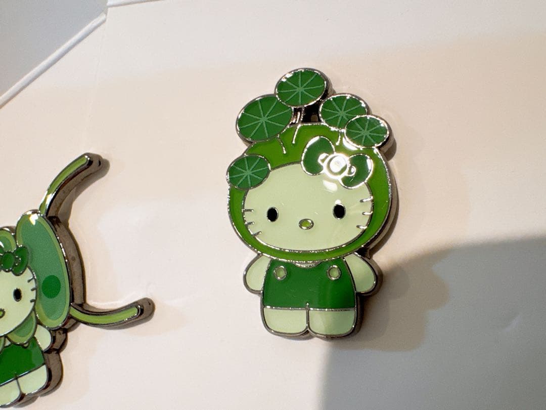 日本館限定　ピンバッジ　万博　カサノリ　トゲイカダモ　ケース付き　藻キティ　藻類