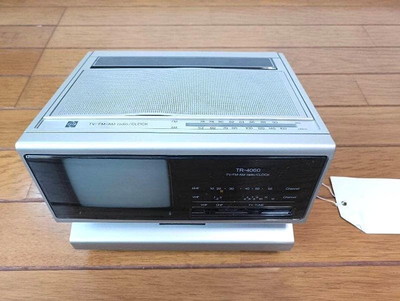 ナショナル白黒テレビ（FM・AMラジオ・デジタル時計付き）中古品