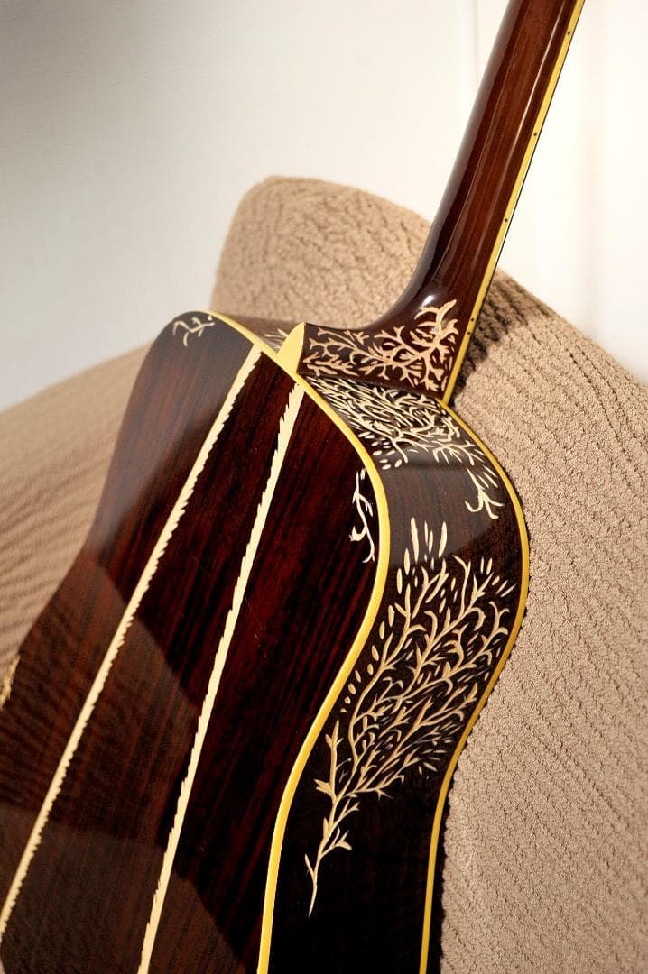 お店演出用に！★彫刻ギター「人目を引くためのオブジェ」　カフェラウンジや舞台に♪