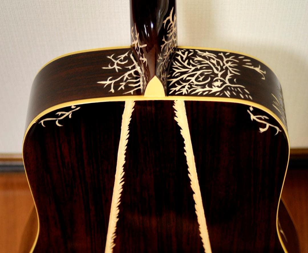 お店演出用に！★彫刻ギター「人目を引くためのオブジェ」　カフェラウンジや舞台に♪