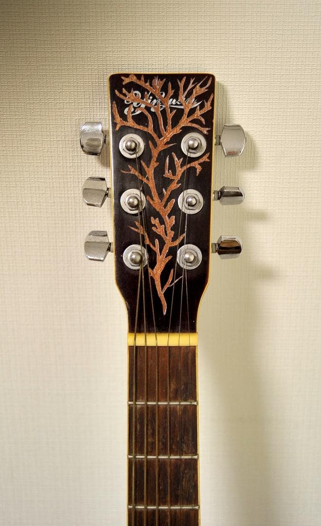 お店演出用に！★彫刻ギター「人目を引くためのオブジェ」　カフェラウンジや舞台に♪