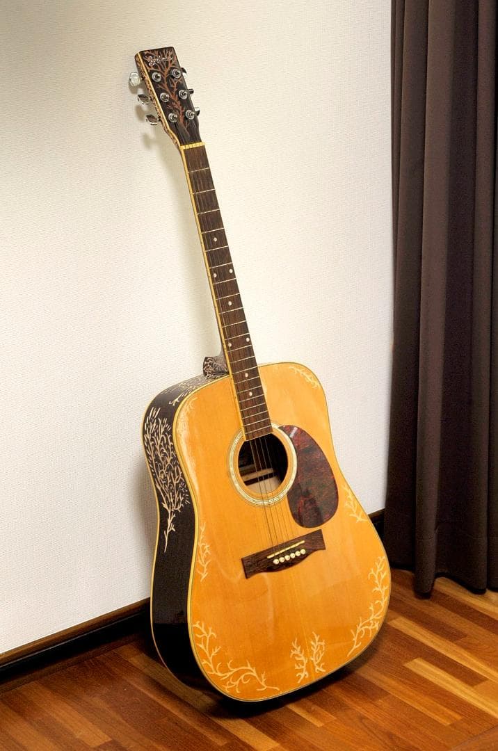 お店演出用に！★彫刻ギター「人目を引くためのオブジェ」　カフェラウンジや舞台に♪